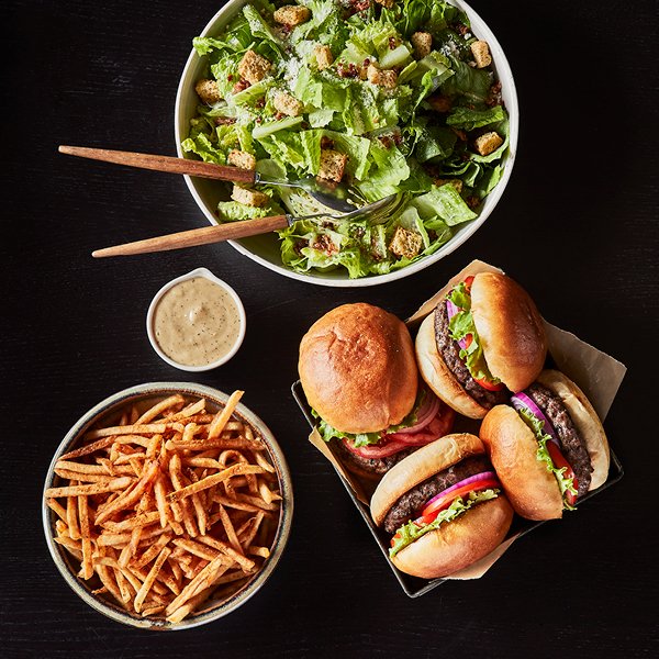 BR22 DIG 032 WEBSITE MENU RESIZE 600x600 Menu Familial Festival du Burger Top View JULY2218 1