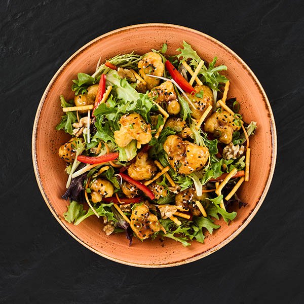 BR25 DIG 018 LunchMenuPICS 600x600 MARS25 v1 0001 Salade Ailes de Chou Fleur General Tao Lunch Menu Top View RGB 0325 1